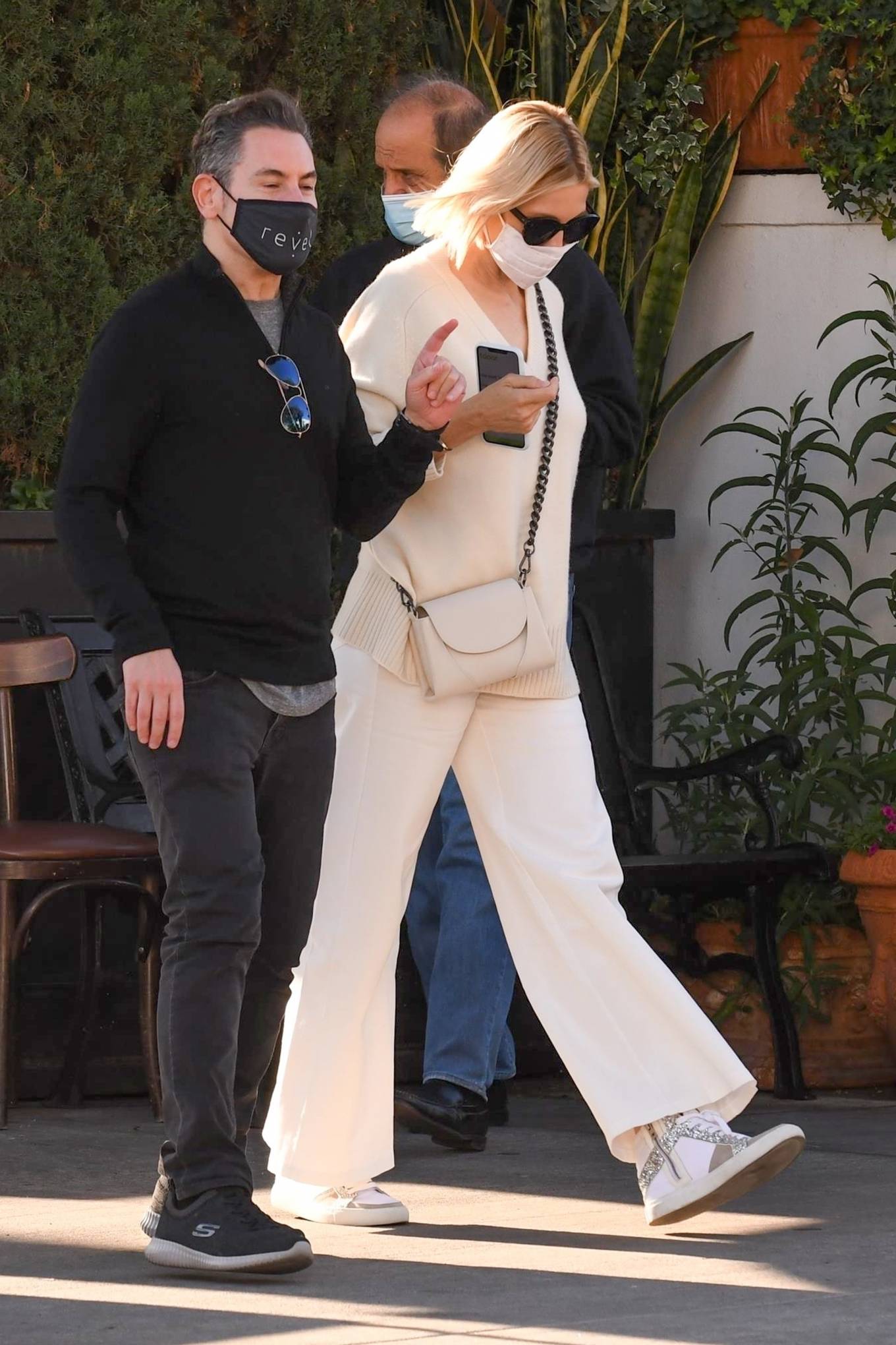 Kelly Rutherford - lunch at Porta Via restaurant in Beverly Hills