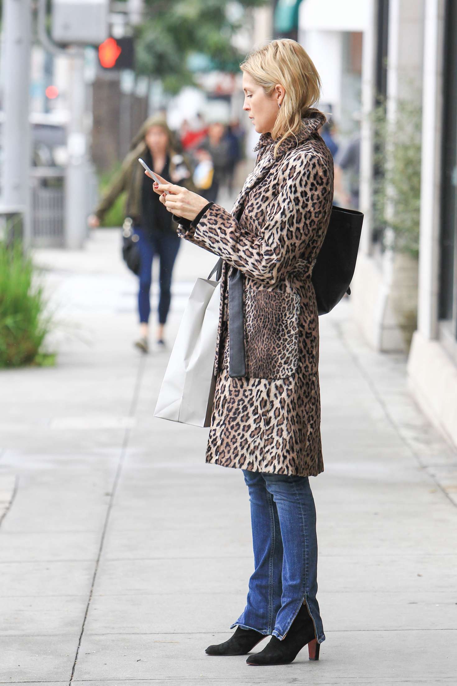 Kelly Rutherford 2017 : Kelly Rutherford out in Los Angeles -05
