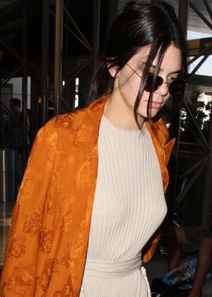 Kendall Jenner - Arrives at Los Angeles International Airport