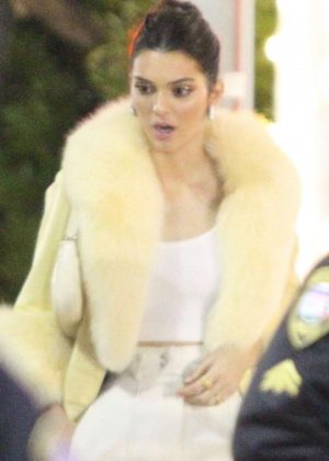 Kendall Jenner - Arrives at the Fleetwood Mac concert in Inglewood