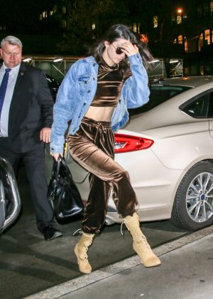 Kendall Jenner - Arriving at Kanye's apartment in Soho