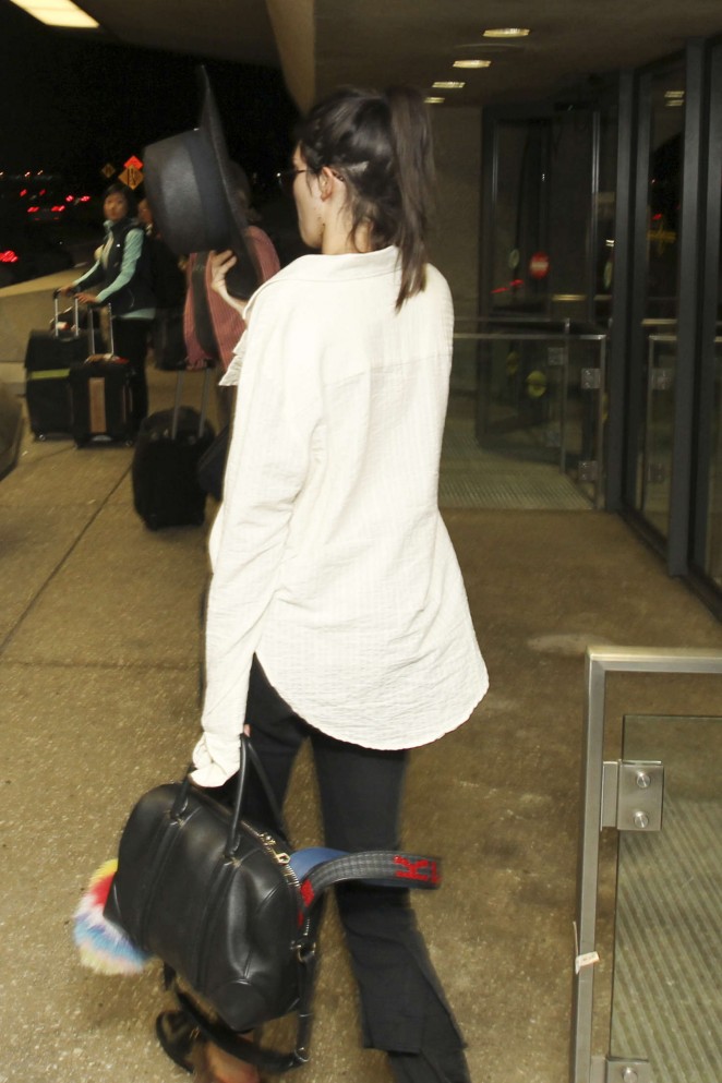 Kendall Jenner - Arriving at the airport in Washington