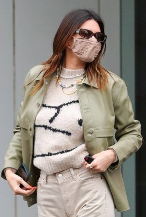 Kendall Jenner - Breakfast candids at Nate n Als in Beverly Hills