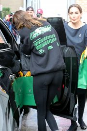 Kendall Jenner - Christmas shopping in Los Angeles