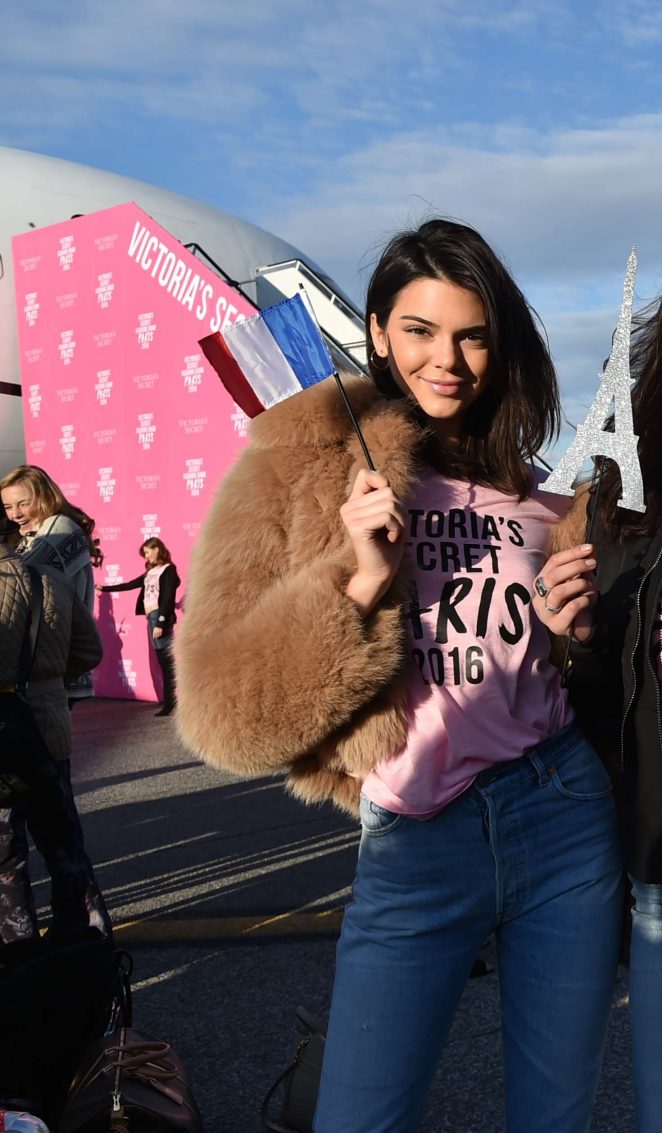 Kendall Jenner - Depart for Paris for 2016 Victoria's Secret Fashion Show in NYC