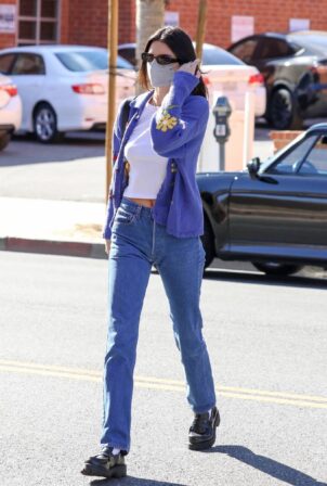 Kendall Jenner - In denim at a medical building in Los Angeles