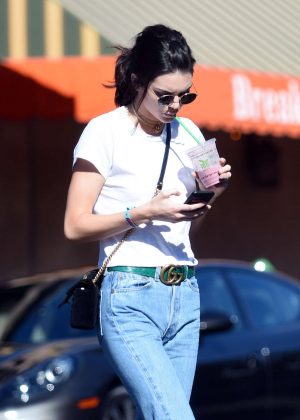 Kendall Jenner in Jeans Leaves Kreation Organic Juicery in Beverly ...