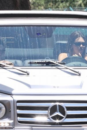 Kendall Jenner - Leaves Van Nyus Airport with Devin Booker in Los Angeles