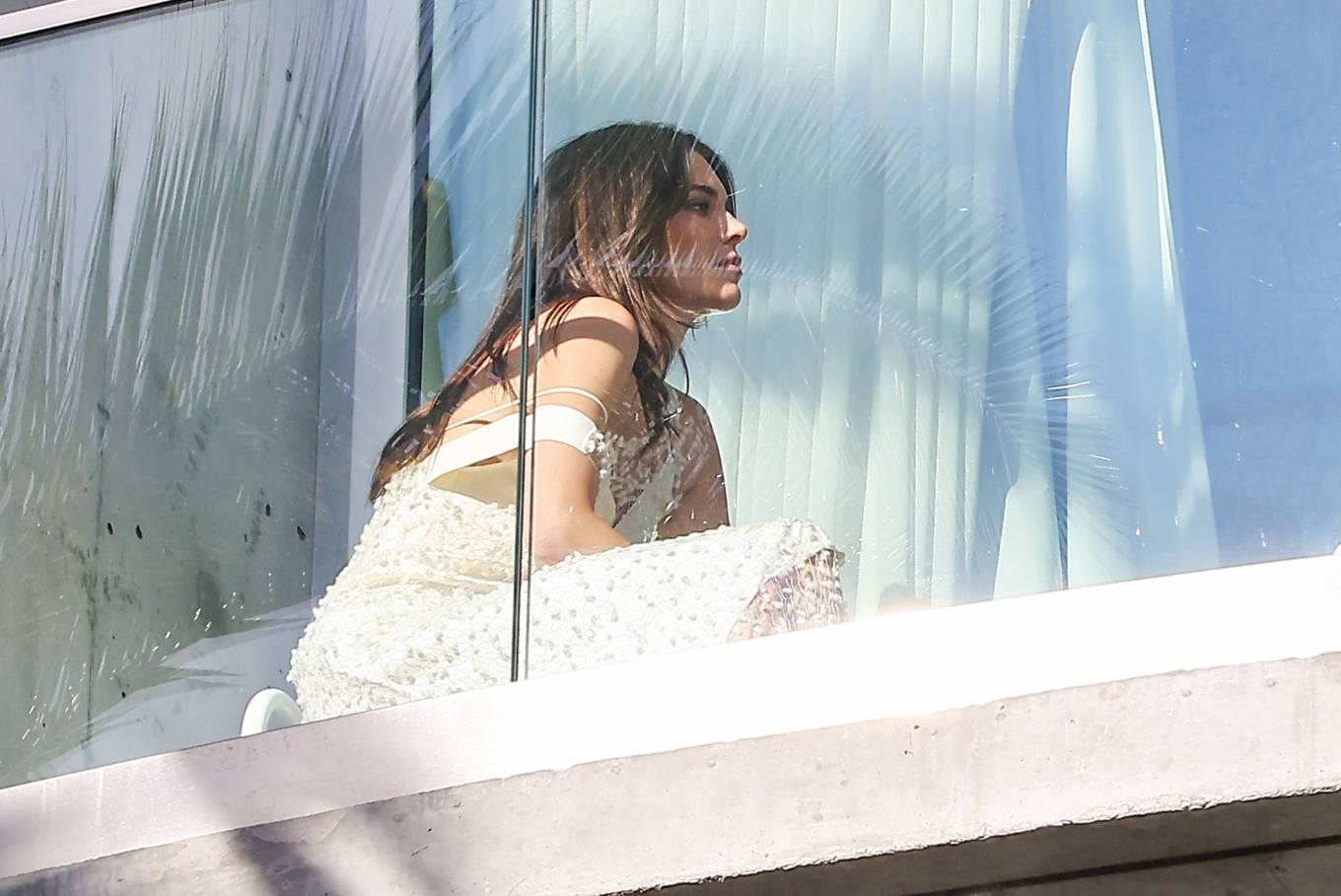 Kendall Jenner 2022 : Kendall Jenner – On a photoshoot on a balcony in the Hollywood Hills-02