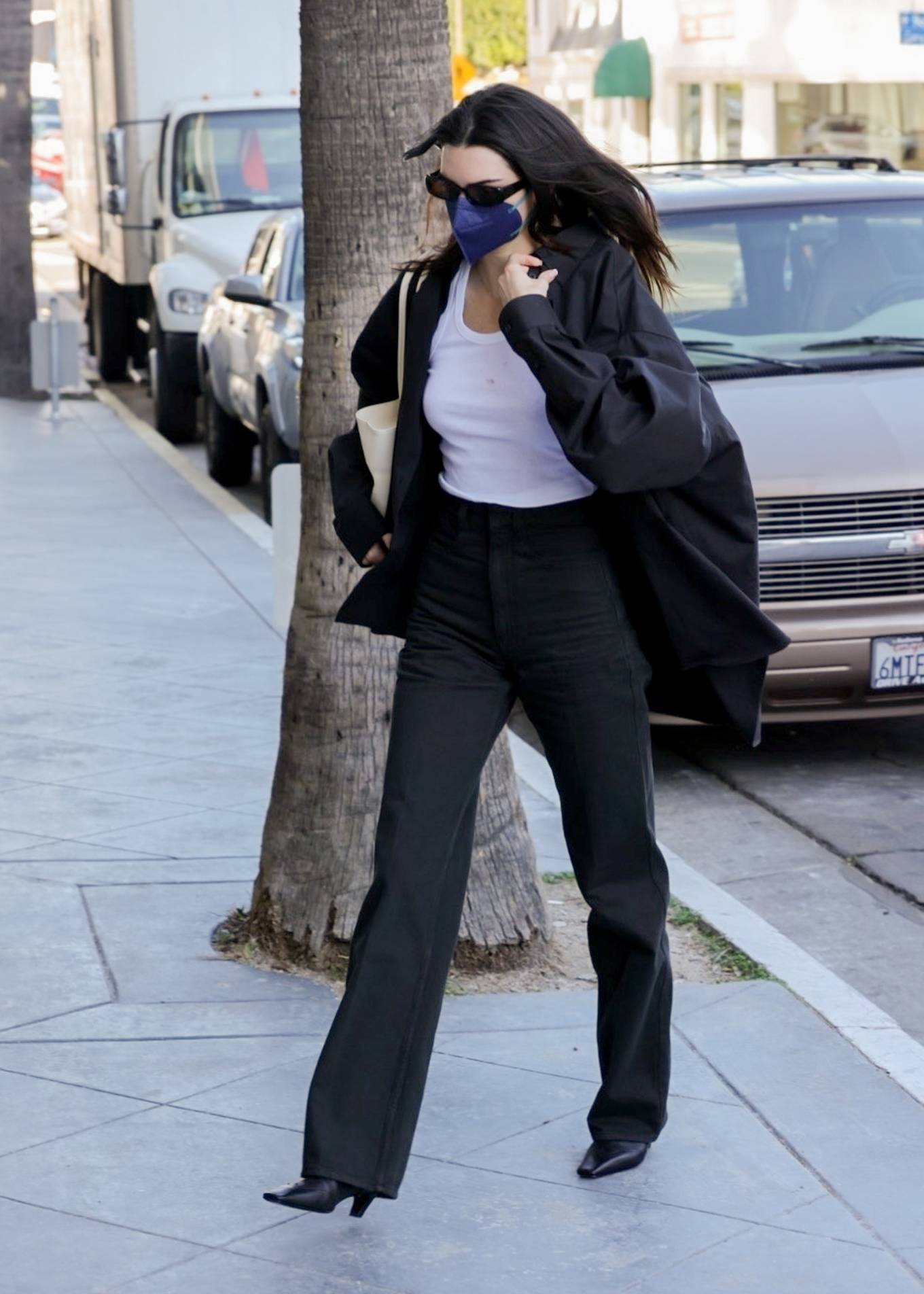 Kendall Jenner 2022 : Kendall Jenner – Out for a meeting in Los Angeles-30