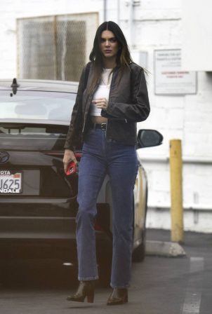 Kendall Jenner - Out to dinner in Los Angeles