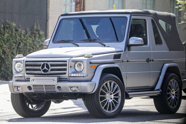 Kendall Jenner - Pictured with her Mercedes-Benz G-Class at a studio in Los Angeles