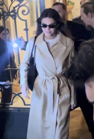 Kendall Jenner - Prepares for L'Oréal ad shooting in Paris