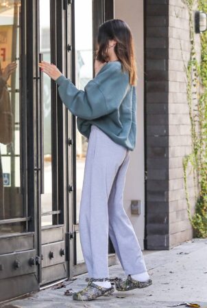 Kendall Jenner - Running errands in Beverly Hills