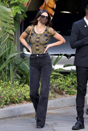 Kendall Jenner - Seen arriving to Staples Center in Los Angeles