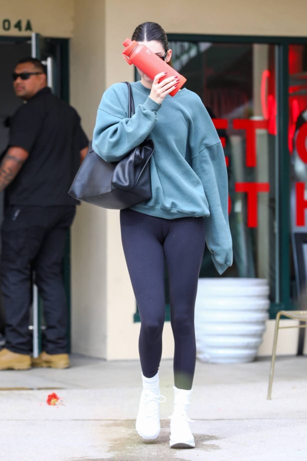 Kendall Jenner - Seen while heading to a pilates class in Los Angeles