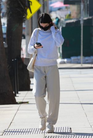 Kendall Jenner - Seen while leaving a medical building in Santa Monica