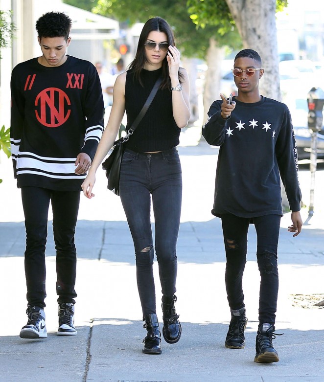 Kendall Jenner in Tight Jeans Shopping with friends in LA