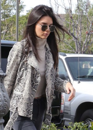 Kendall Jenner Shopping with her mom in Calabasas
