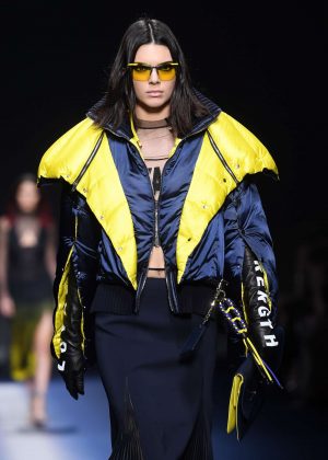 Kendall Jenner - Versace Runway Show at MFW 2017 in Milan