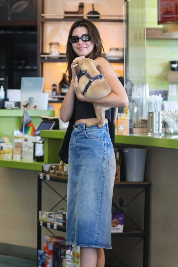 Kendall Jenner - Wear jean skirt at Earthbar in West Hollywood