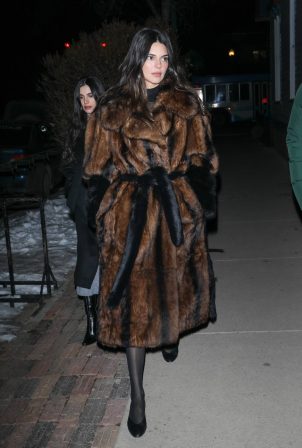 Kendall Jenner - With Lauren Perez and David Waltzer out in Aspen