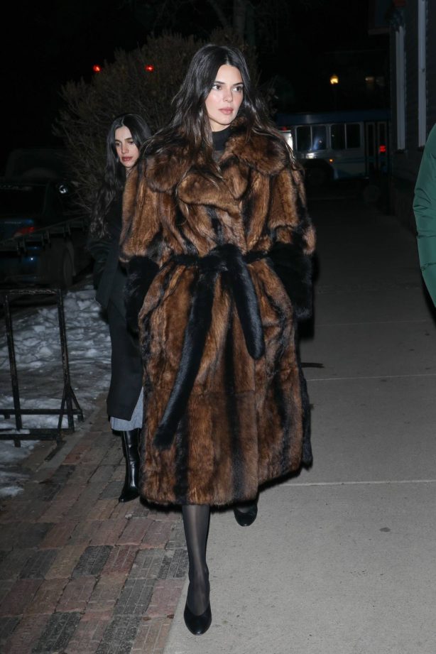 Kendall Jenner - With Lauren Perez and David Waltzer out in Aspen