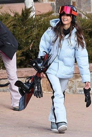 Kendall Jenner - With Nina Dobrev hit snowboarding session in Aspen
