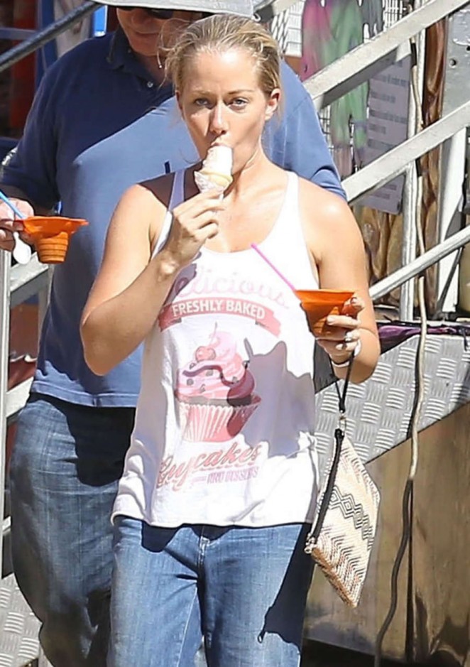 Kendra Wilkinson in Jeans out in Malibu