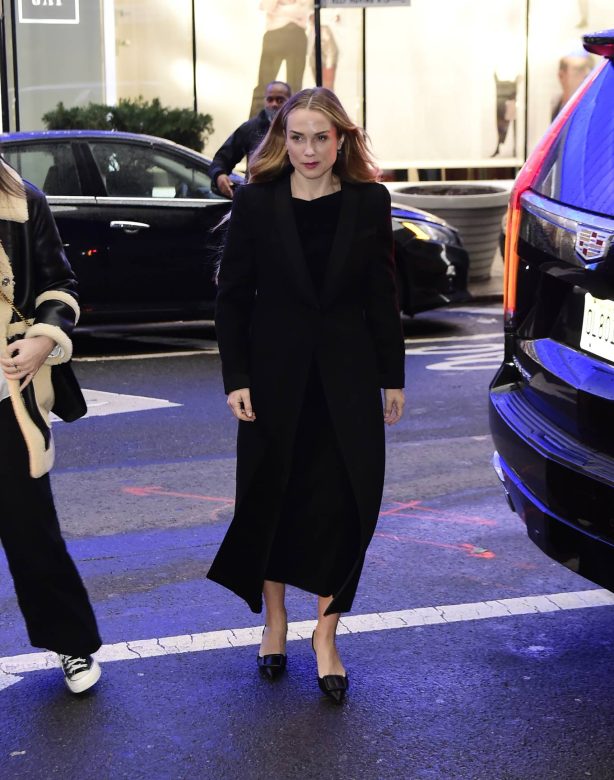 Kerry Condon - Stepping out in Midtown Manhattan
