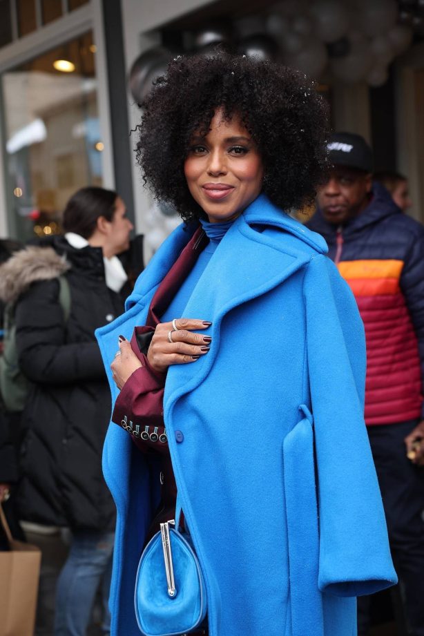 Kerry Washington - In blue on the streets of Park City