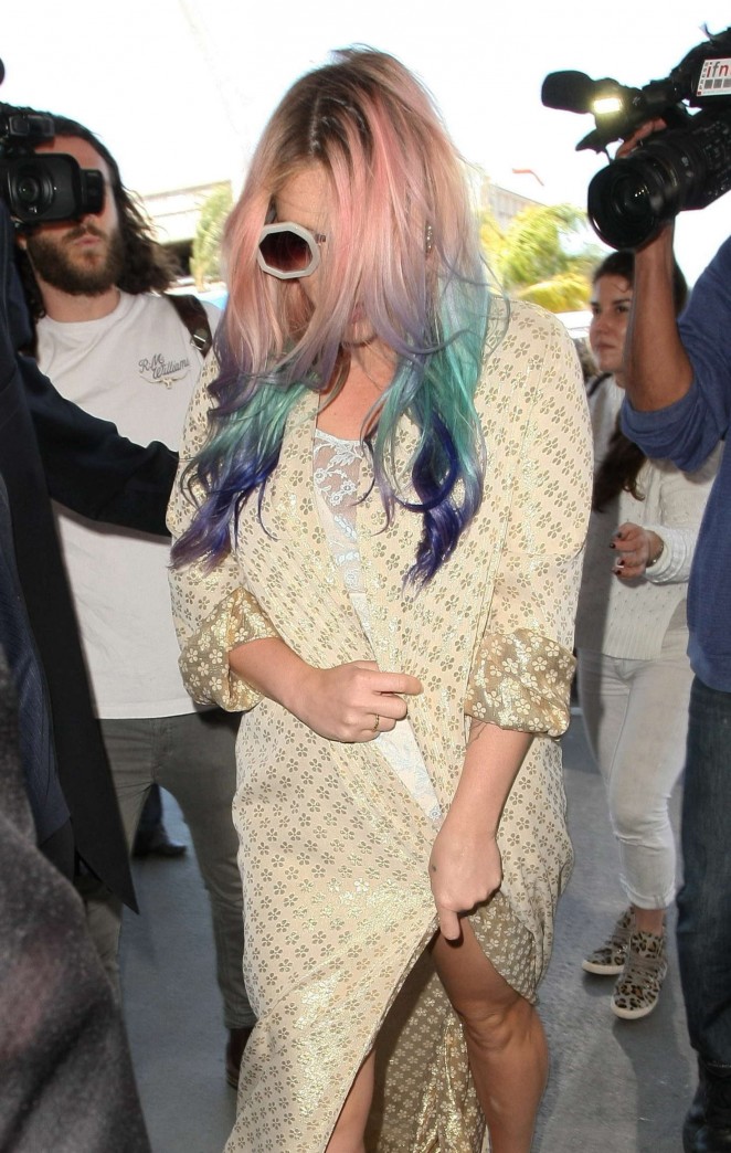 Kesha at LAX Airport in Los Angeles