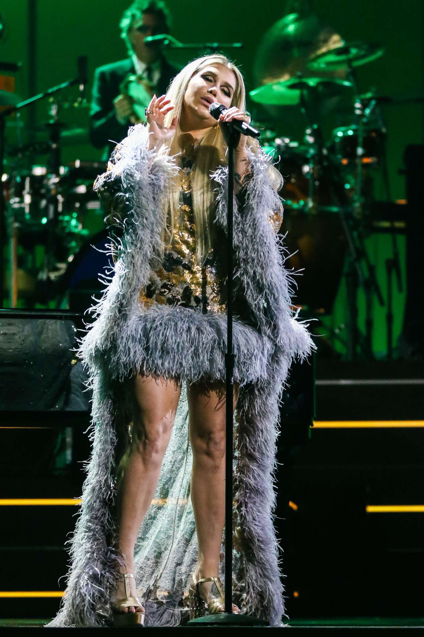 Kesha Elton John Im Still Standing A Grammy Salute Concert 01
