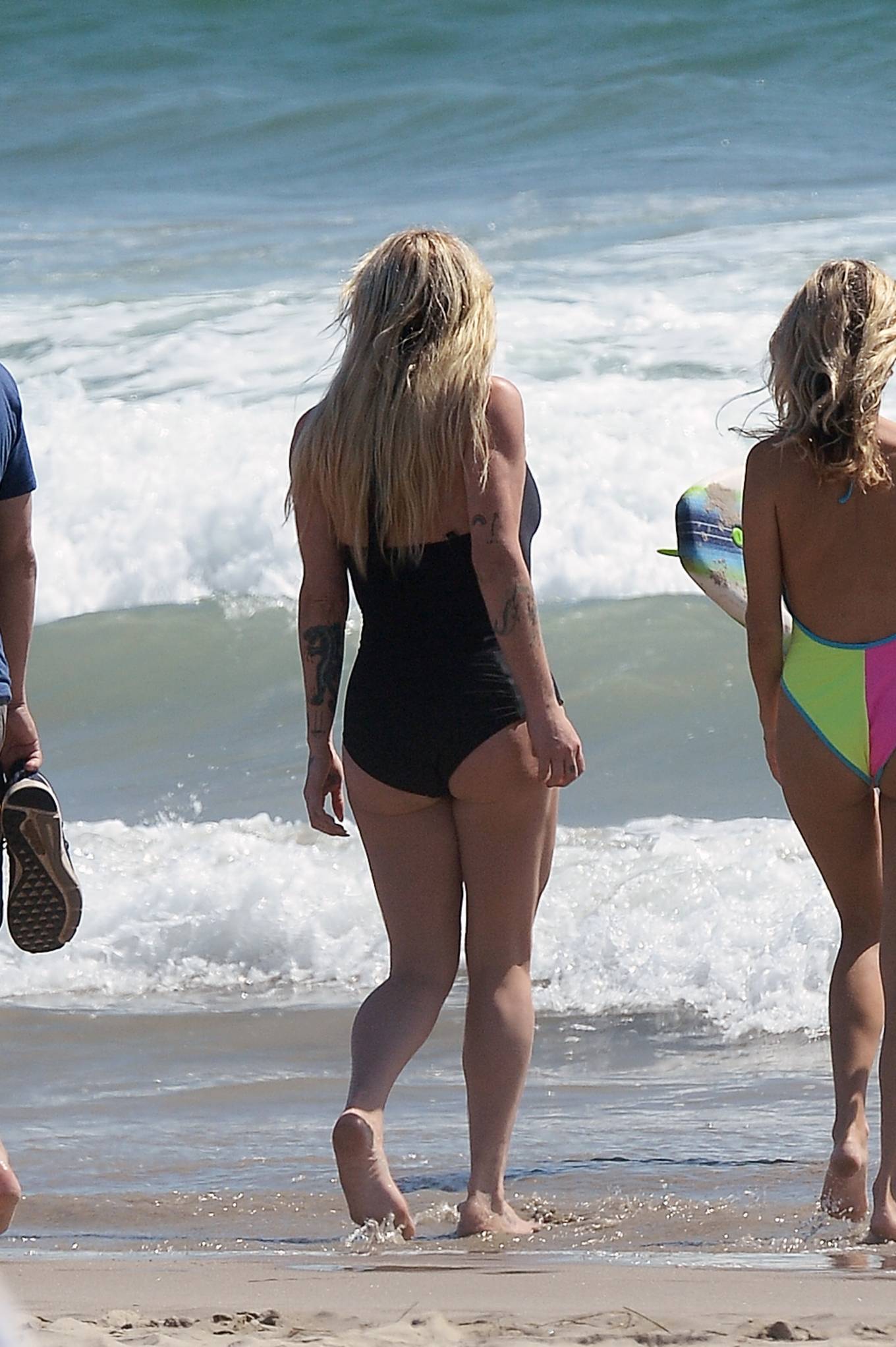 Kesha 2021 : Kesha – Hits the beach with friends in Los Angeles-04