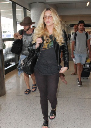 Kesha - LAX Airport in LA