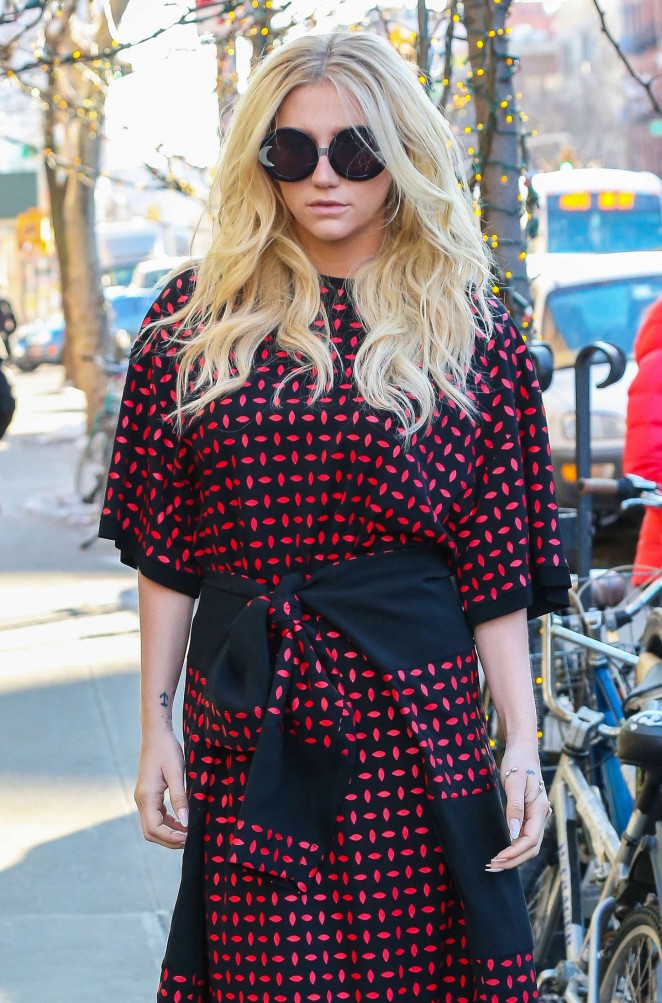 Kesha - Leaving her hotel in NYC