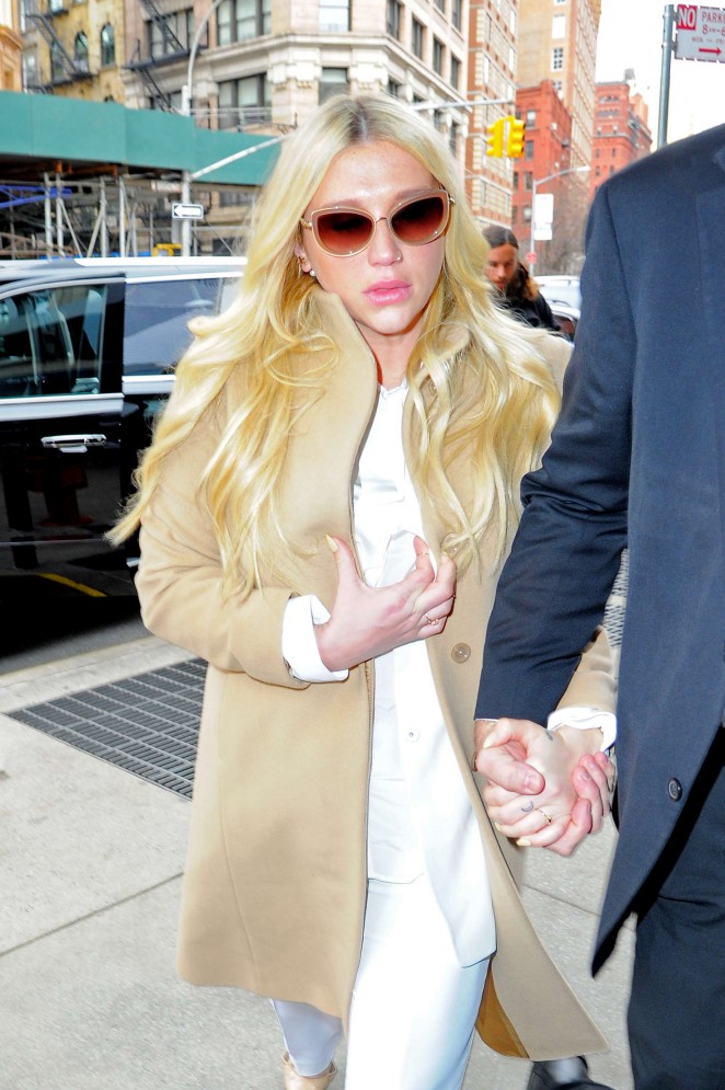 Kesha - Leaving the Court House in New York