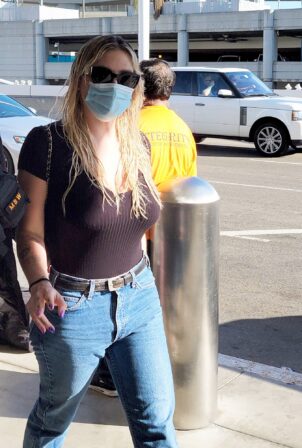 Kesha - Seen at LAX in Los Angeles