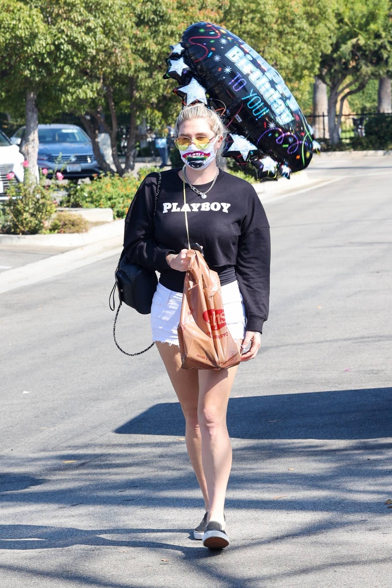 Kesha 2021 : Kesha – seen shopping in Venice-21