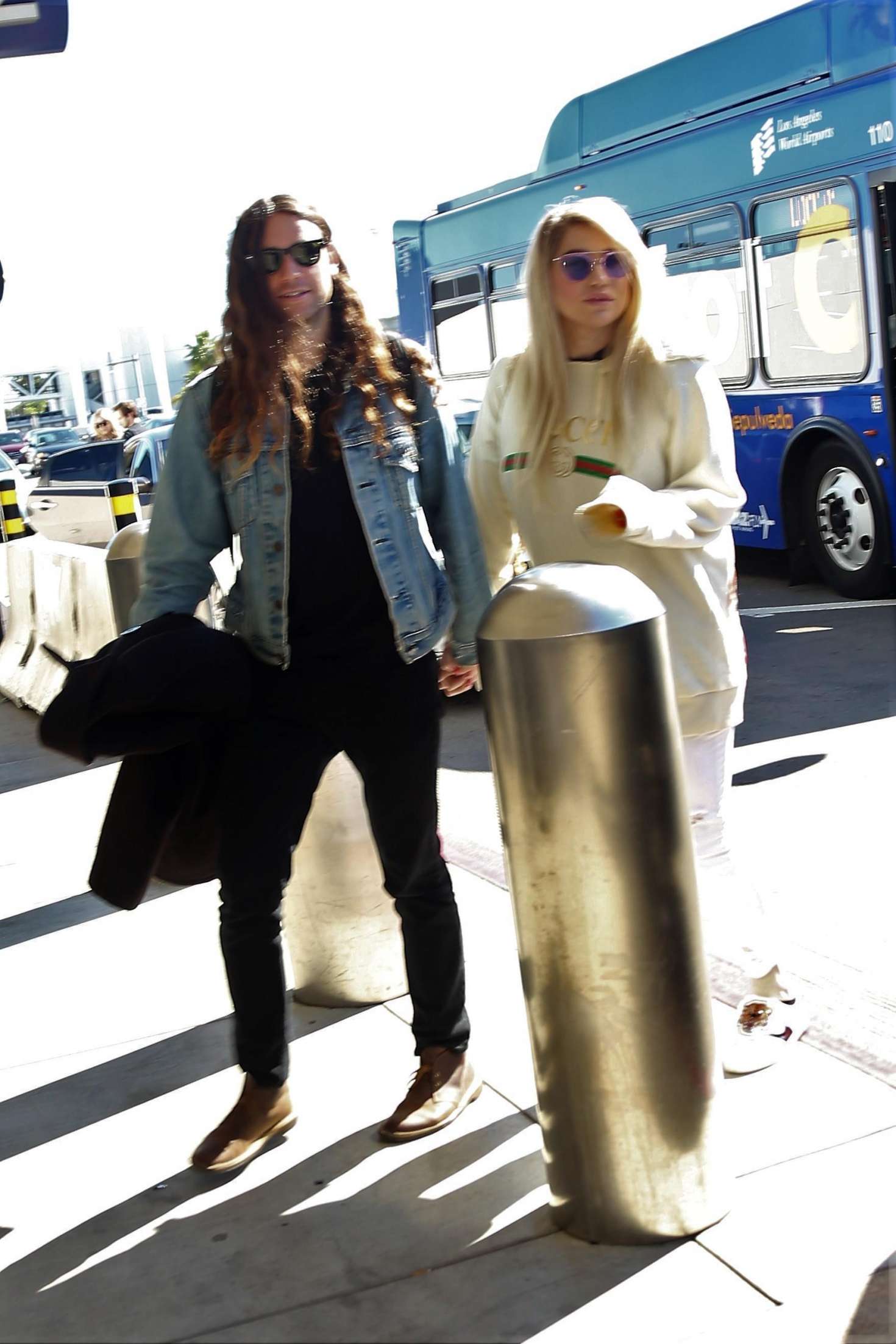 Kesha 2018 : Kesha with her boyfriend Brad Ashenfelter at LAX airport -02
