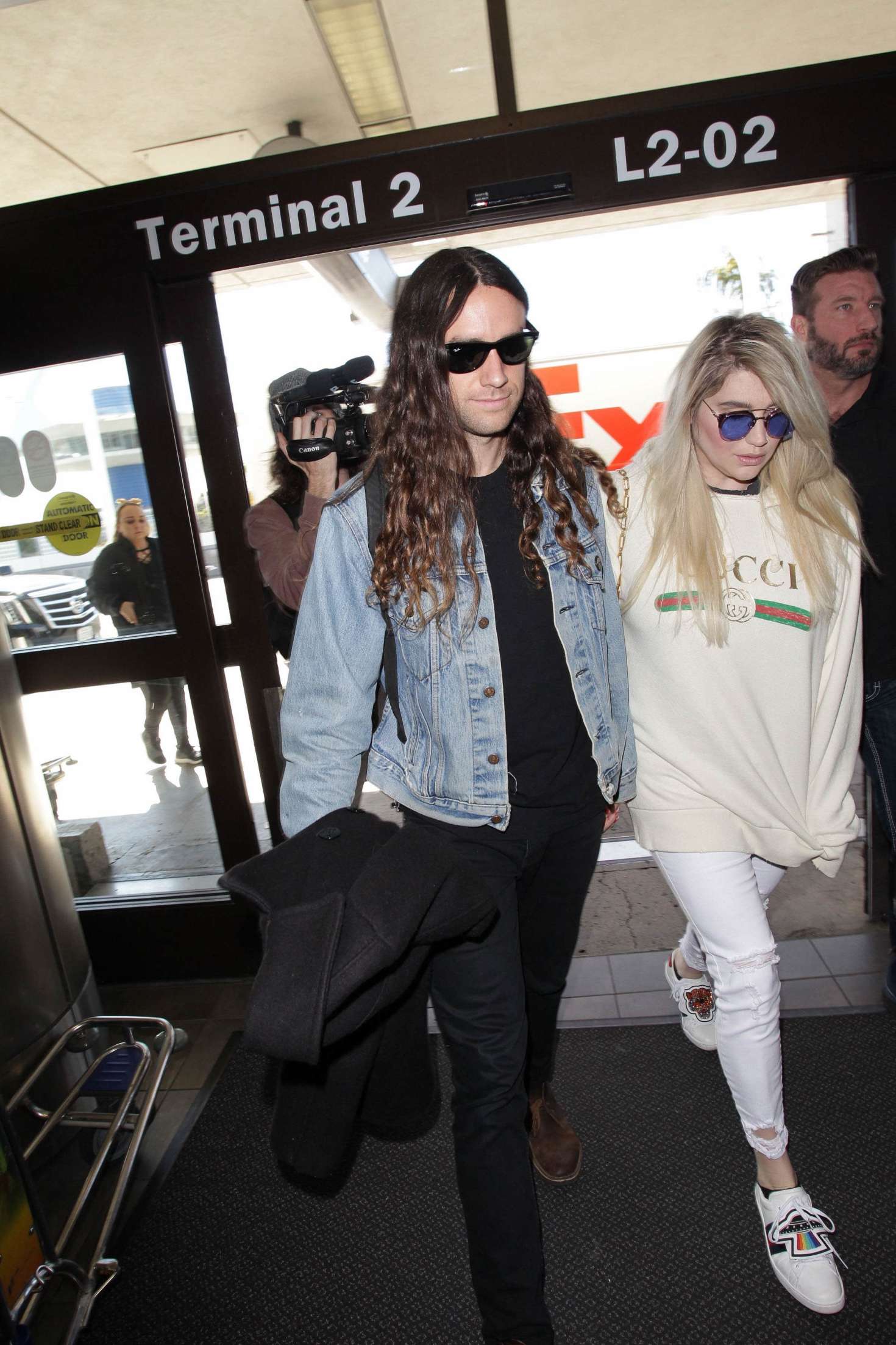 Kesha 2018 : Kesha with her boyfriend Brad Ashenfelter at LAX airport -07