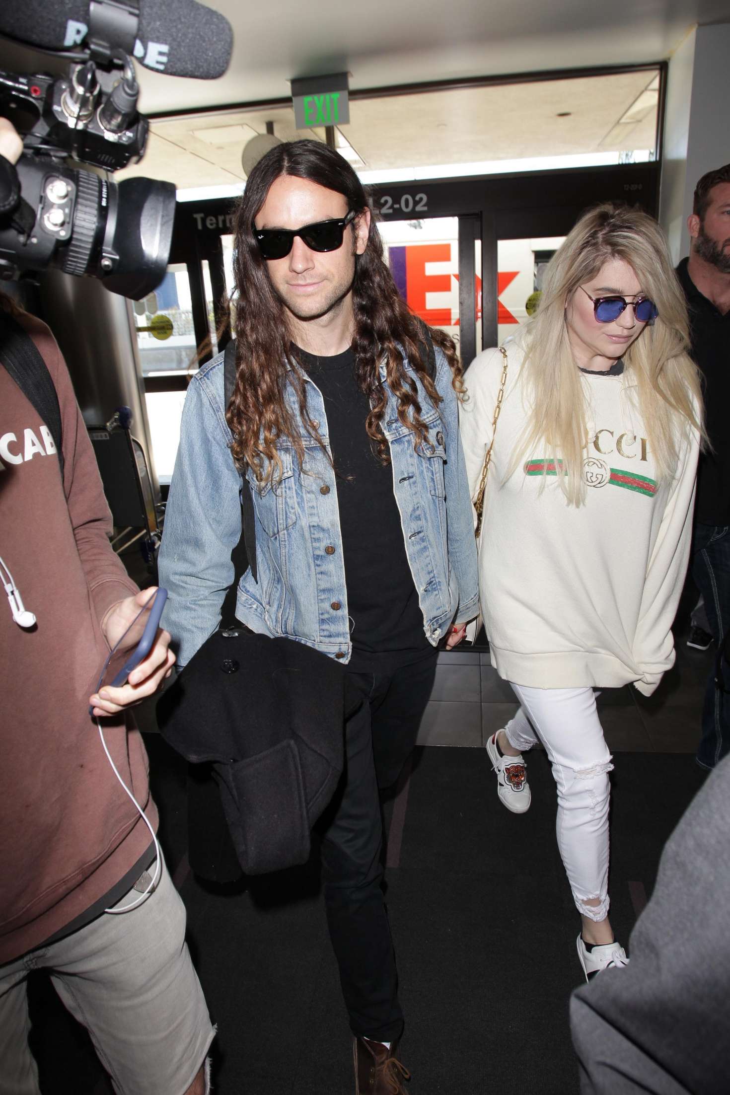 Kesha 2018 : Kesha with her boyfriend Brad Ashenfelter at LAX airport -10