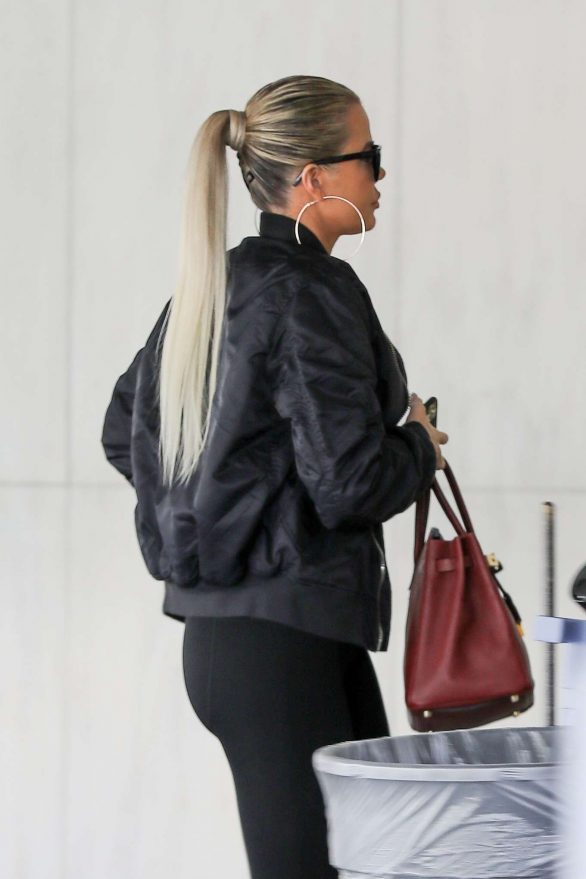 Khloe Kardashian - Arriving at a Doctor's office in Los Angeles