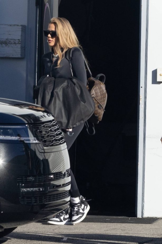 Khloe Kardashian - Departs the studio in Los Angeles