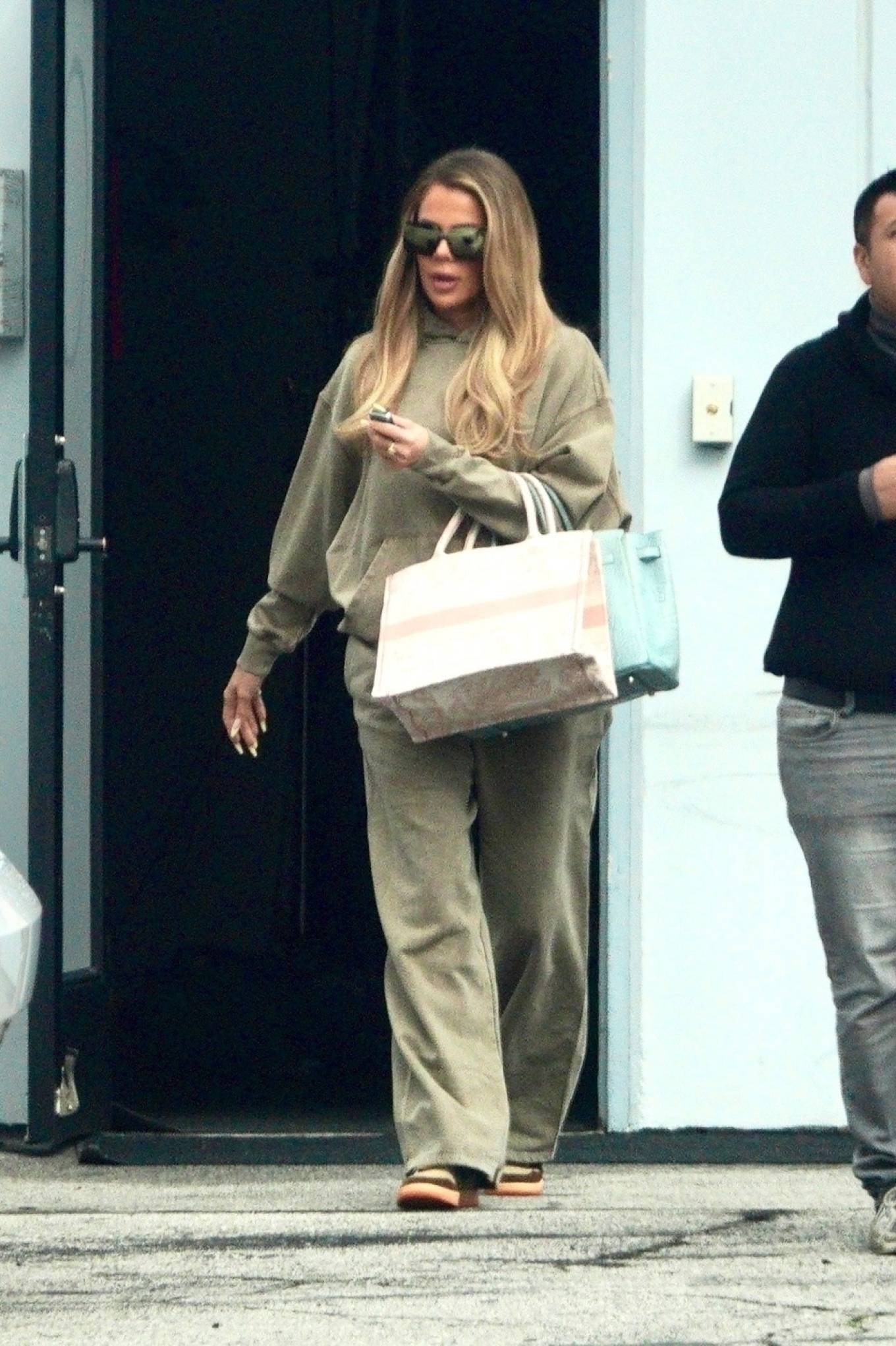 Khloe Kardashian 2023 : Khloe Kardashian – In sweats and Nikes as she leaves studio in Calabasas-04
