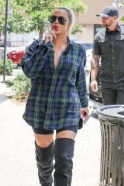 Khloe Kardashian - Out at Maxwell Dog's in Studio City
