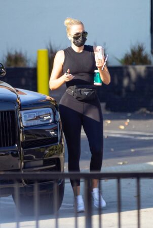 Khloe Kardashian - Seen in Los Angeles
