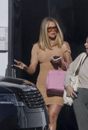 Khloe Kardashian - Seen while out in Los Angeles