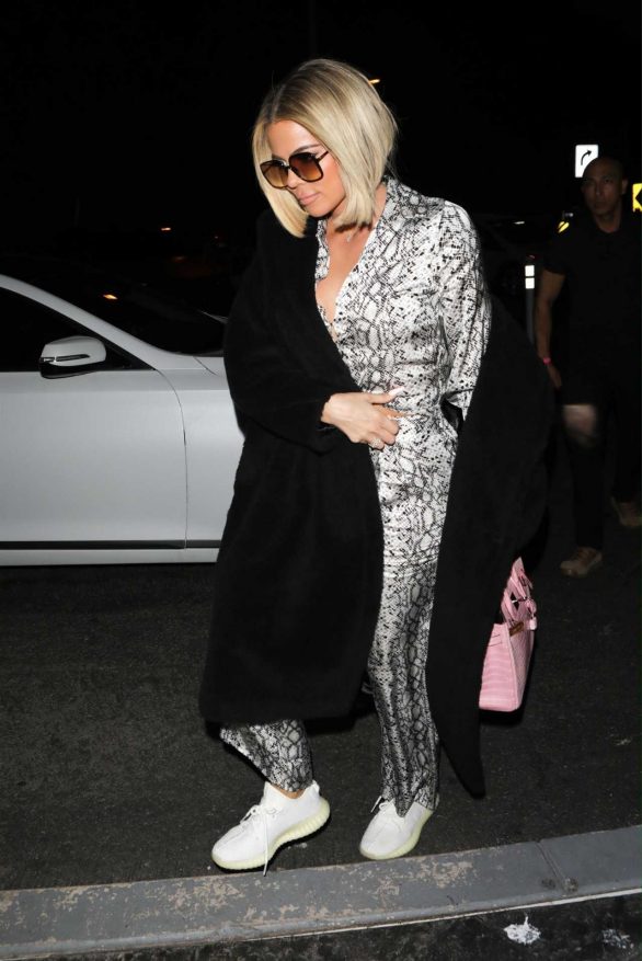 Khloe Kardashian - Spotted while for dinner at Mastro's Ocean Club in Malibu