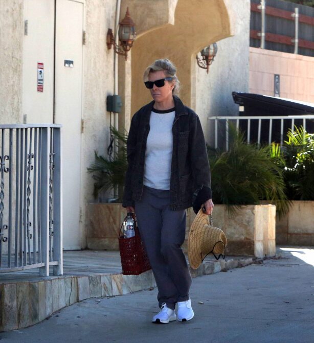 Kim Basinger - Arrives at her gym in Los Angeles